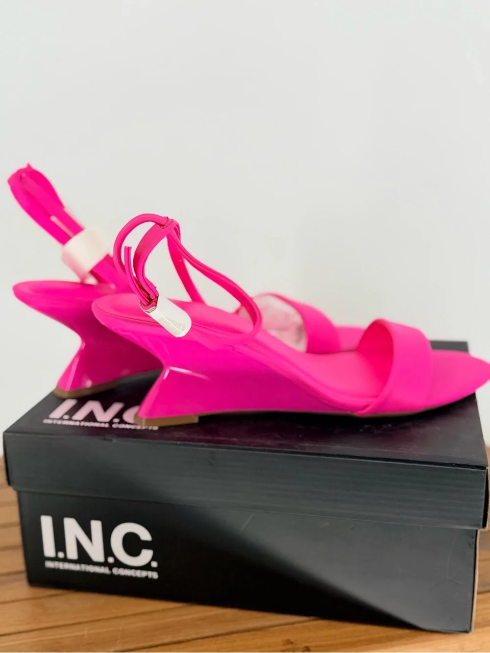 NEW INC International Concepts Fuchsia Open-Toe Slingback Sandals - Women size 8